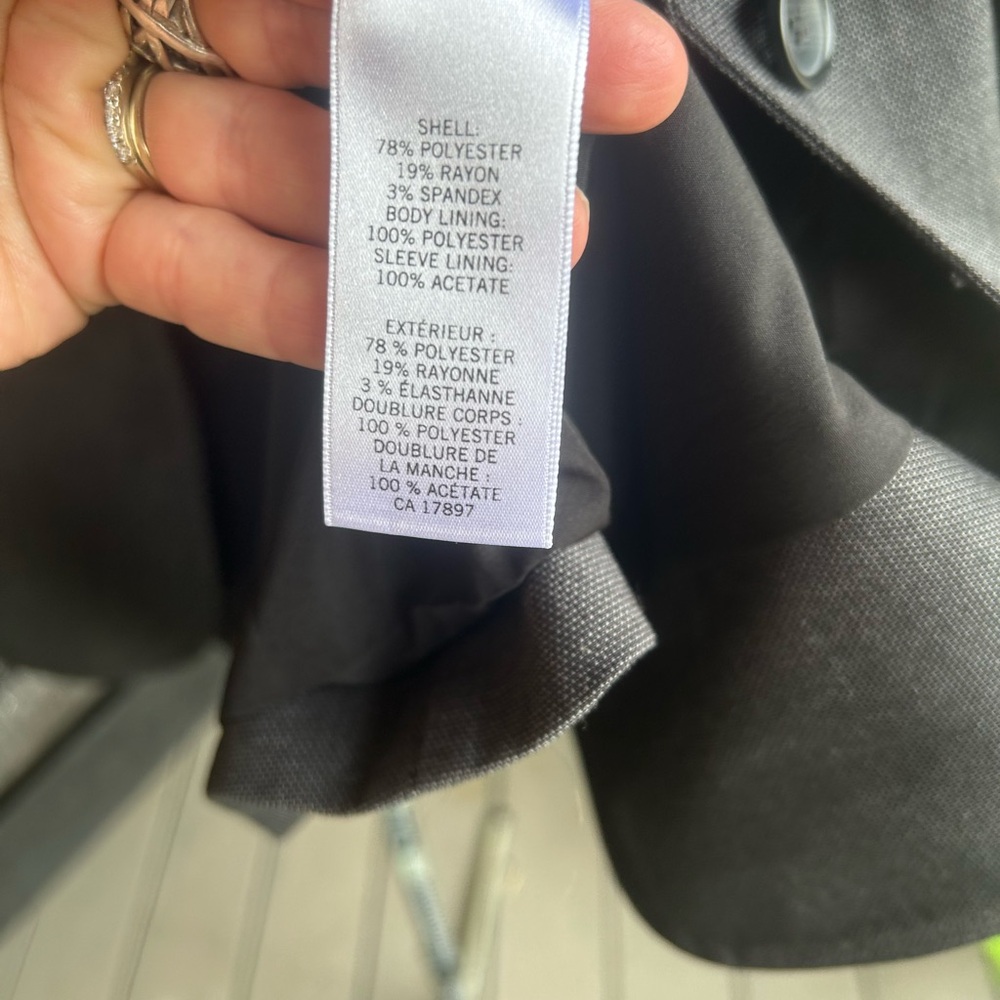 Banana Republic Classic Tailored  buttoned  charcoal gray jacket.       Size 4P - Picture 10 of 10